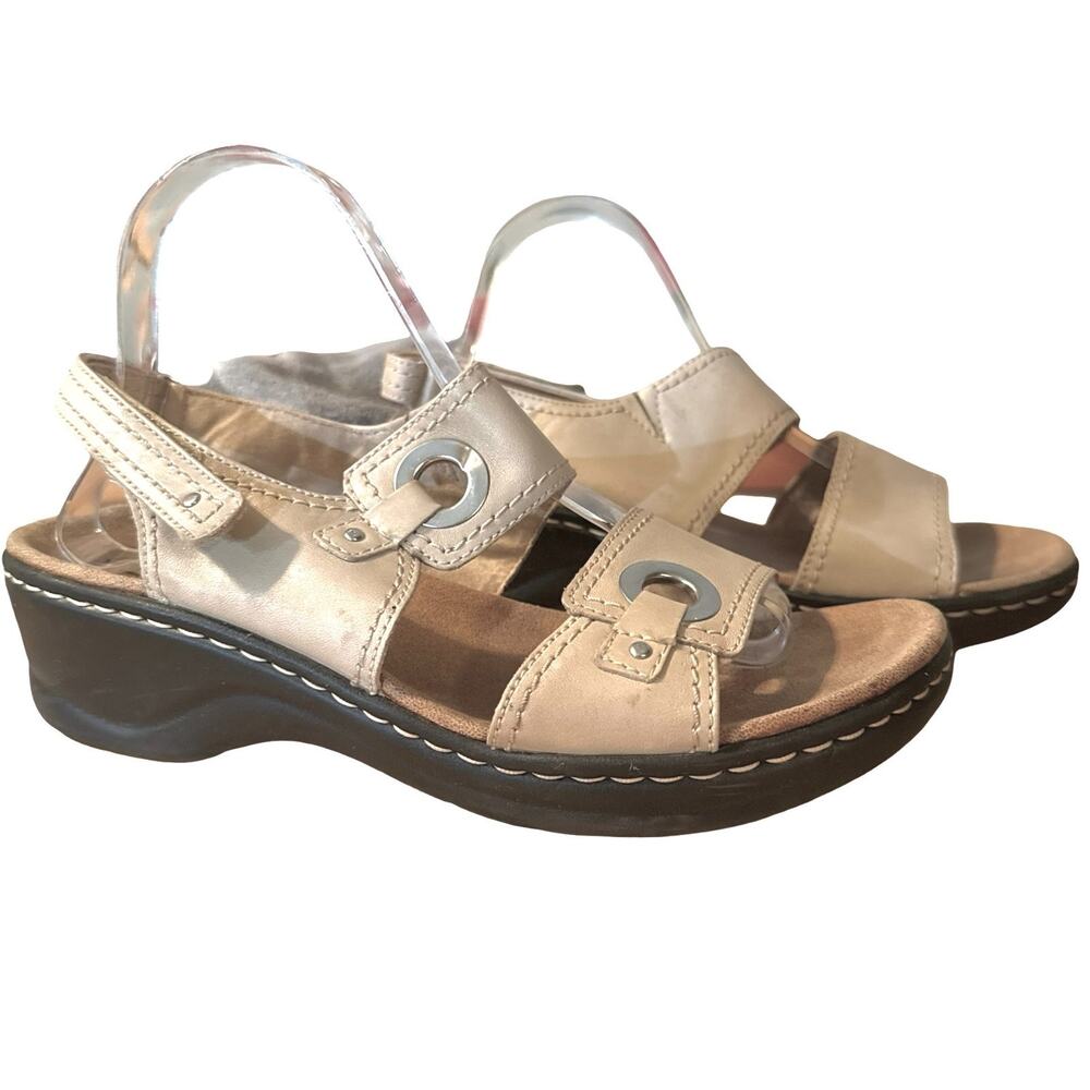 Clarks Lexi Birch Neutral Comfort Sandals Shoes Leather Sandy Beige sz 9.5 W